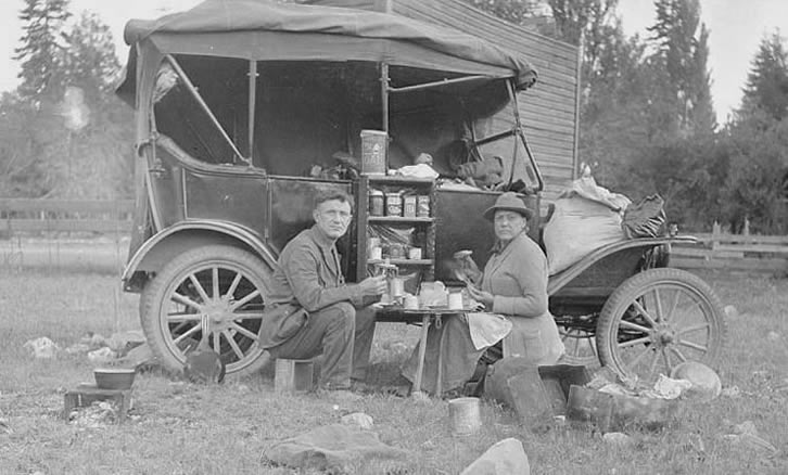 Benjamin Ernest and Mary Catherine (Smoyer) Wilson with their 1913 Model T Ford